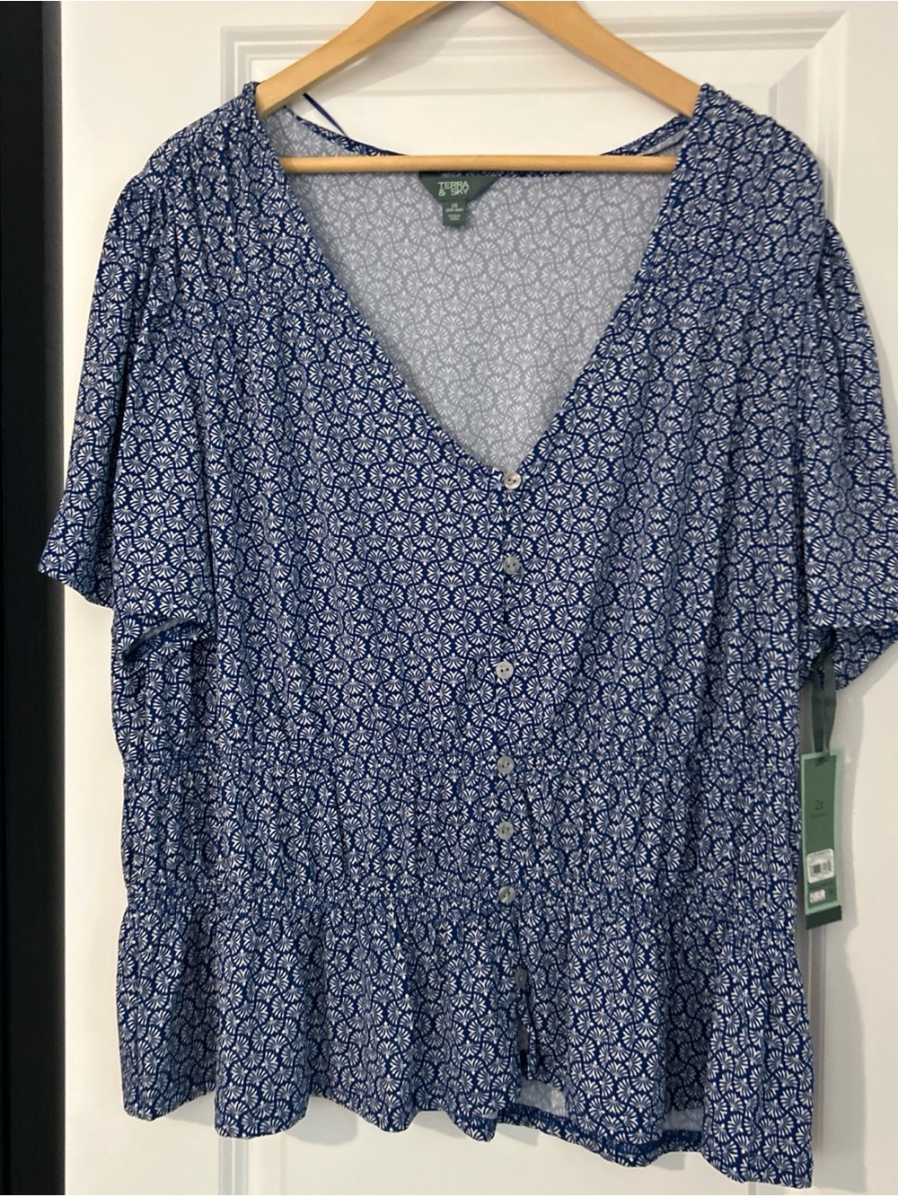 Terra & Sky Women's Plus Femme Smocked Top, 2x- Blue/White NWT